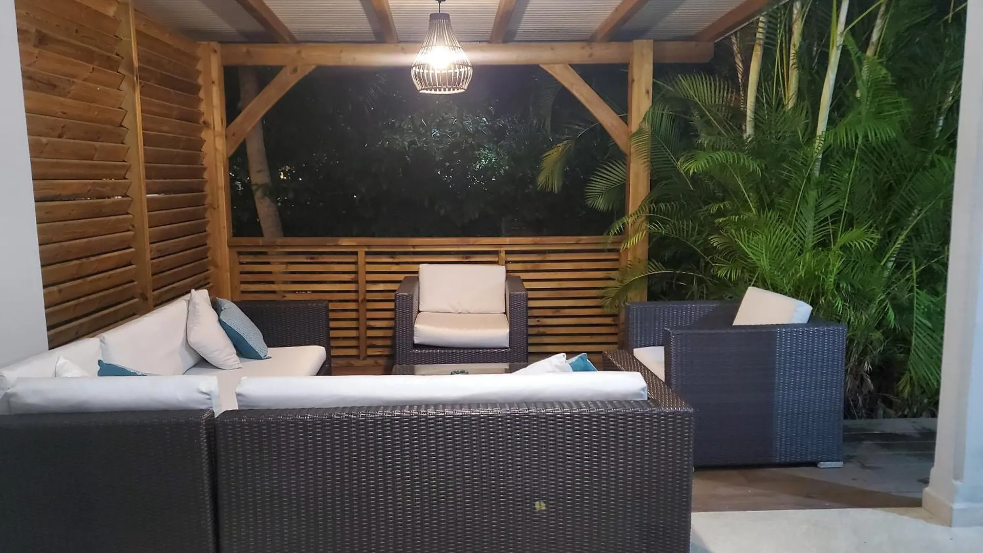 Holiday home Villa L'Anjou Creole A Sainte Anne En Guadeloupe Avec Piscine Privee Et 3 Chambres Pour 6 Personnes