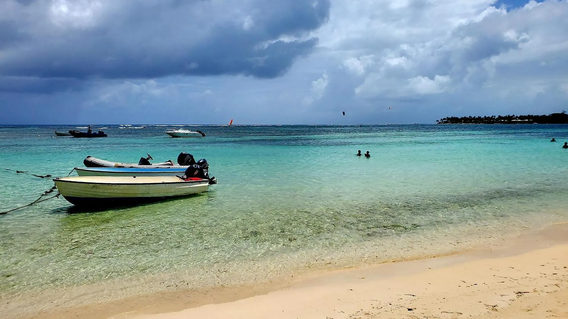 Holiday home Villa L'Anjou Creole A Sainte Anne En Guadeloupe Avec Piscine Privee Et 3 Chambres Pour 6 Personnes